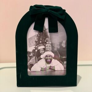 Pretty Dark Green 5" x 7" Velvet Arch with Bow Frame- NWT